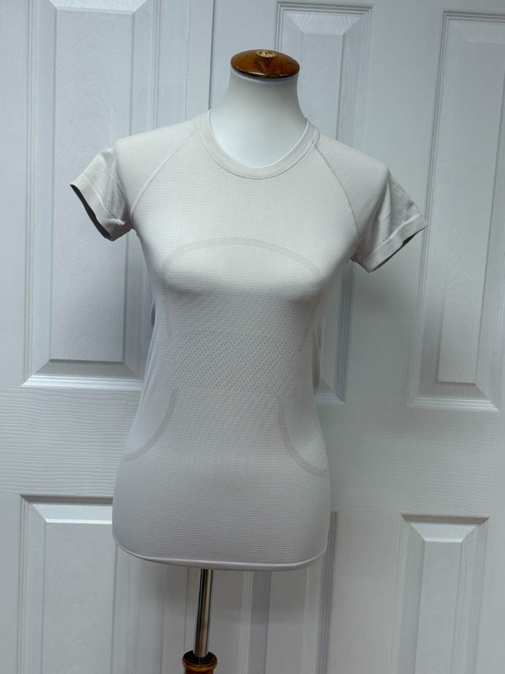 Lululemon Swiftly Tech Short Sleeve Shirt - Size 6.